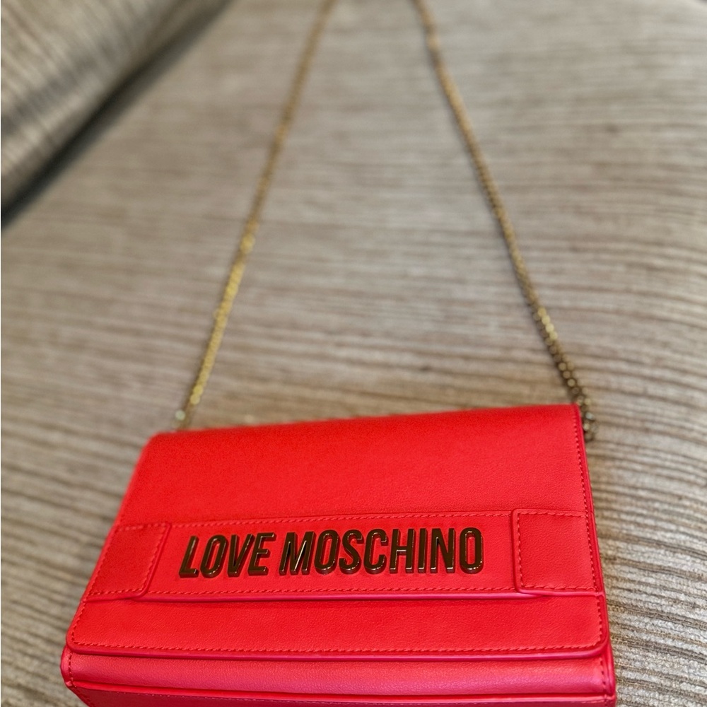 Love Moschino Bold Red Crossbody Bag with Gold Chain - Picture 2 of 5